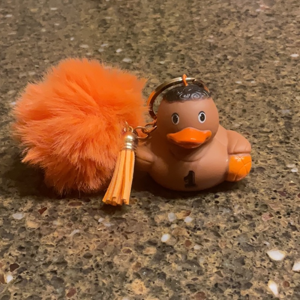 BASKETBALL BIG-SHOW RUBBER DUCKIE